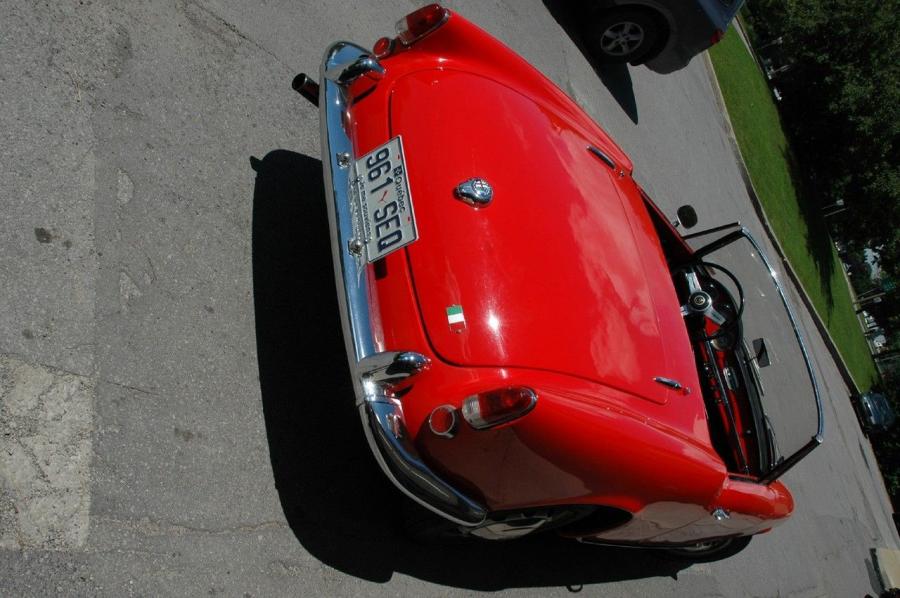  Alfa Romeo Giulietta Spider 1961 года  (фото 2 из 36)